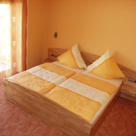 Gaestehaus Stephanie Ilbesheim Экстерьер фото